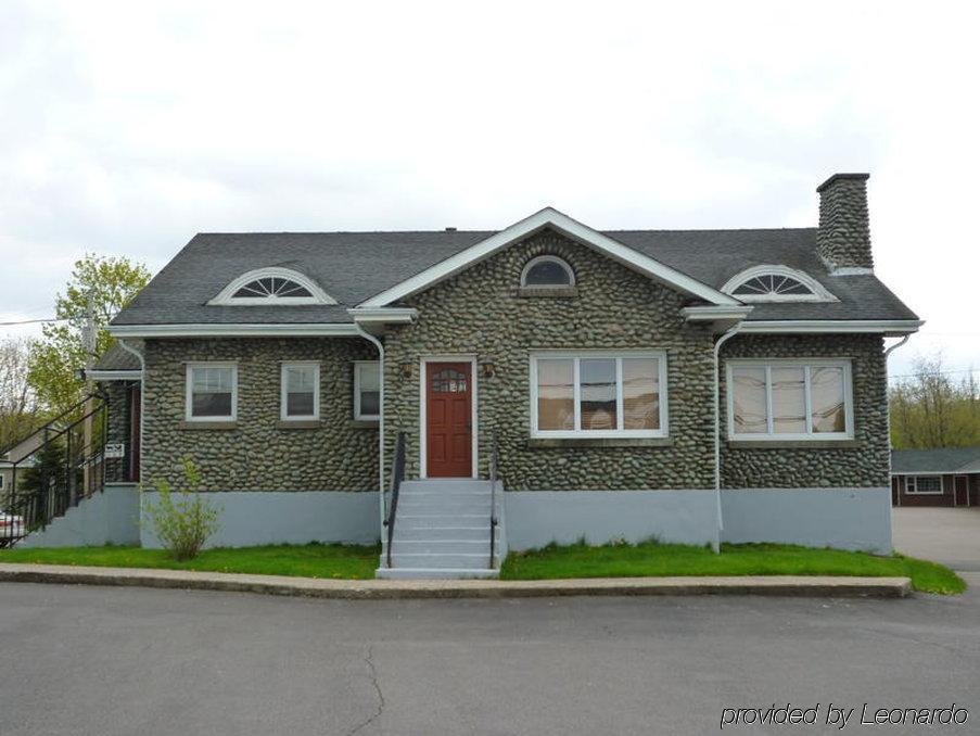 Stonehouse Motel And Restaurant Truro Exterior photo