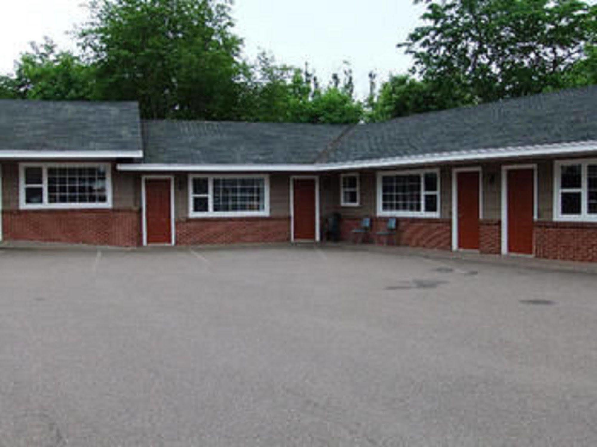 Stonehouse Motel And Restaurant Truro Exterior photo