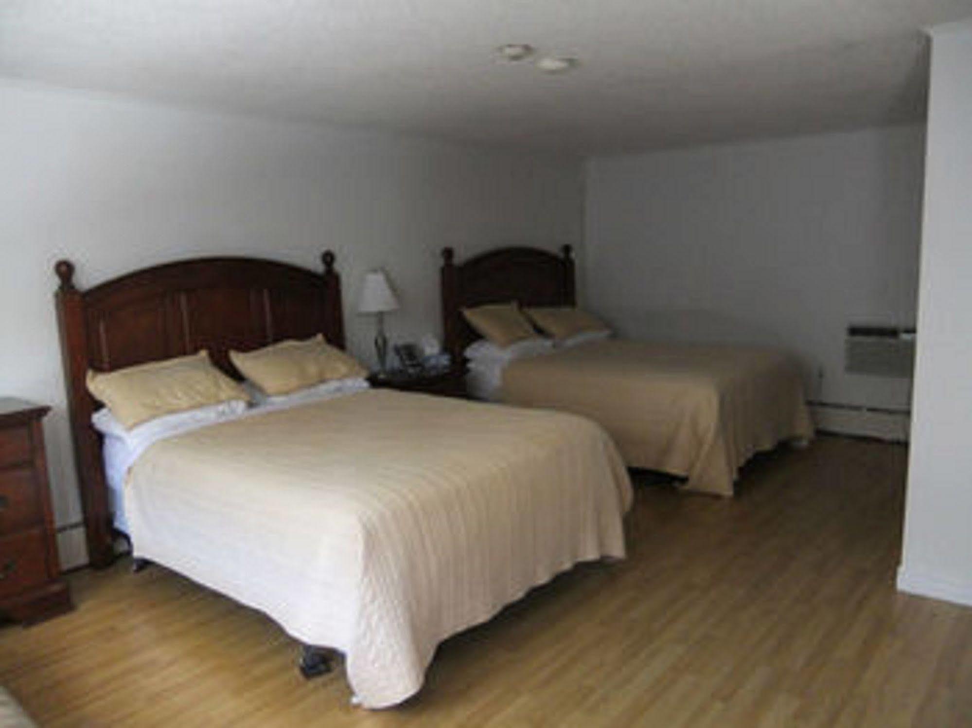 Stonehouse Motel And Restaurant Truro Exterior photo