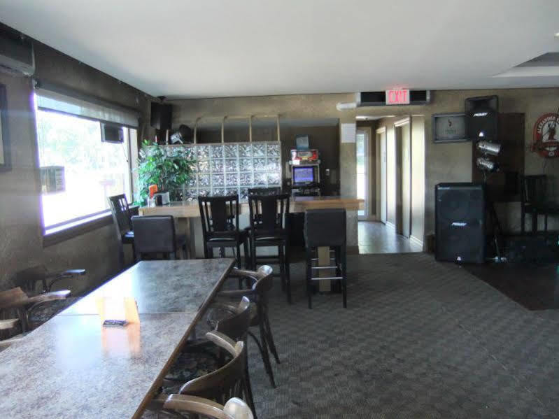 Stonehouse Motel And Restaurant Truro Exterior photo